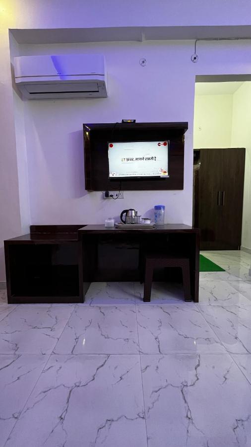 Mangalam Grand Hotel Лакнау Екстериор снимка