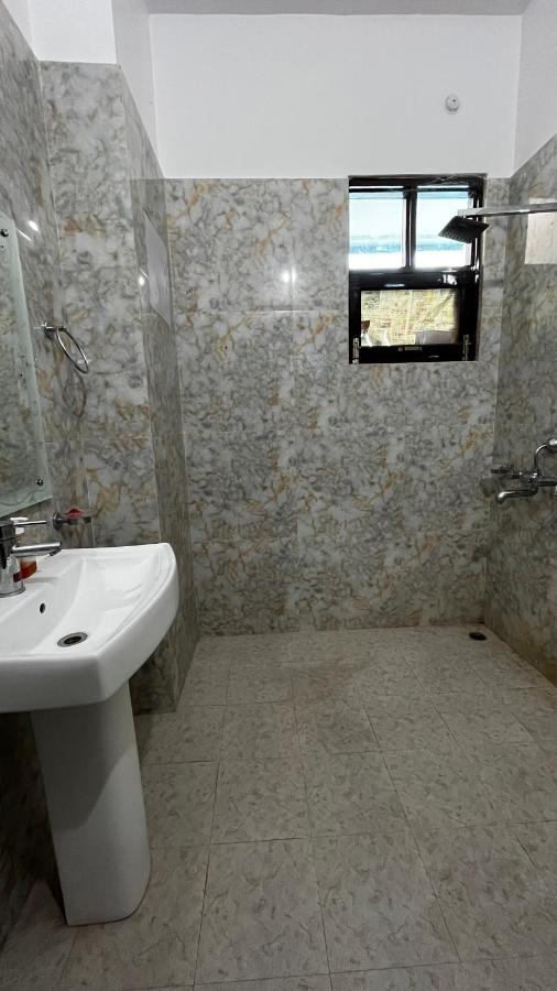 Mangalam Grand Hotel Лакнау Екстериор снимка
