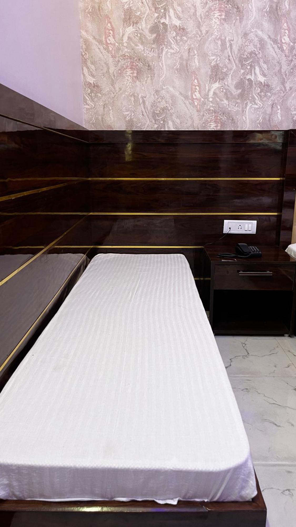 Mangalam Grand Hotel Лакнау Екстериор снимка