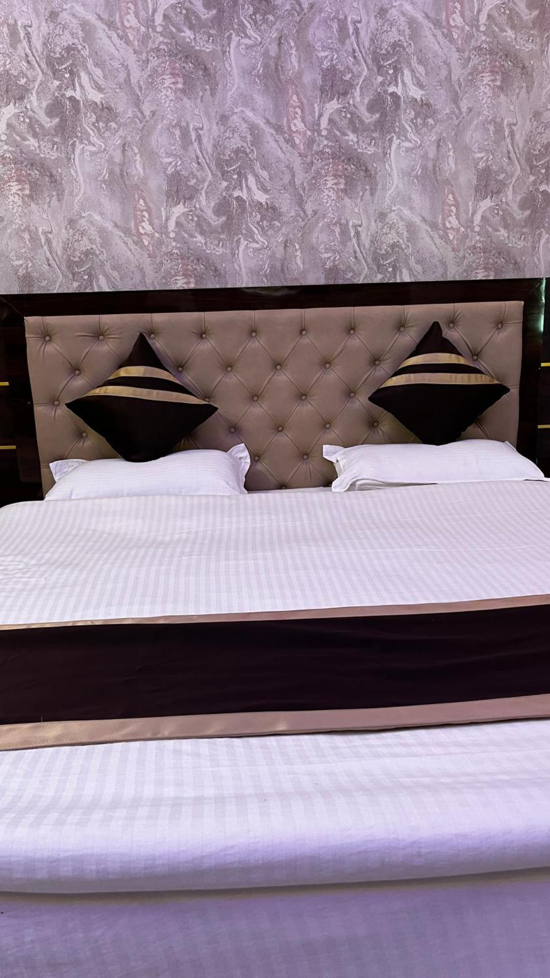 Mangalam Grand Hotel Лакнау Екстериор снимка