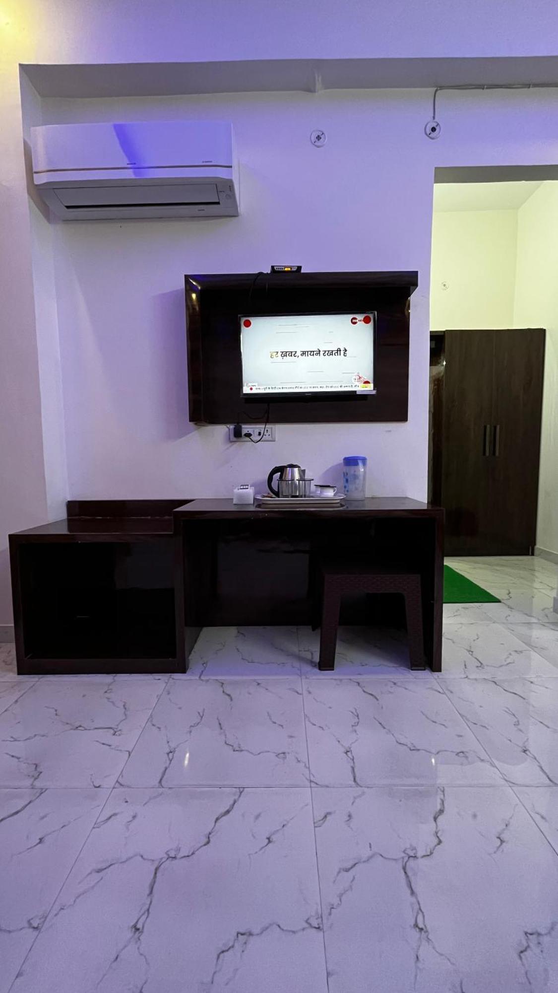 Mangalam Grand Hotel Лакнау Екстериор снимка