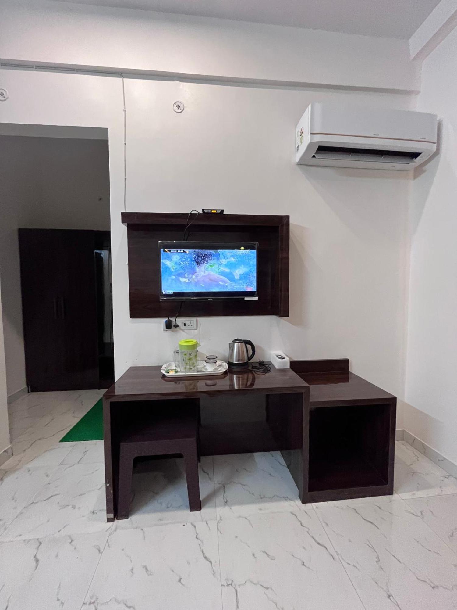 Mangalam Grand Hotel Лакнау Екстериор снимка