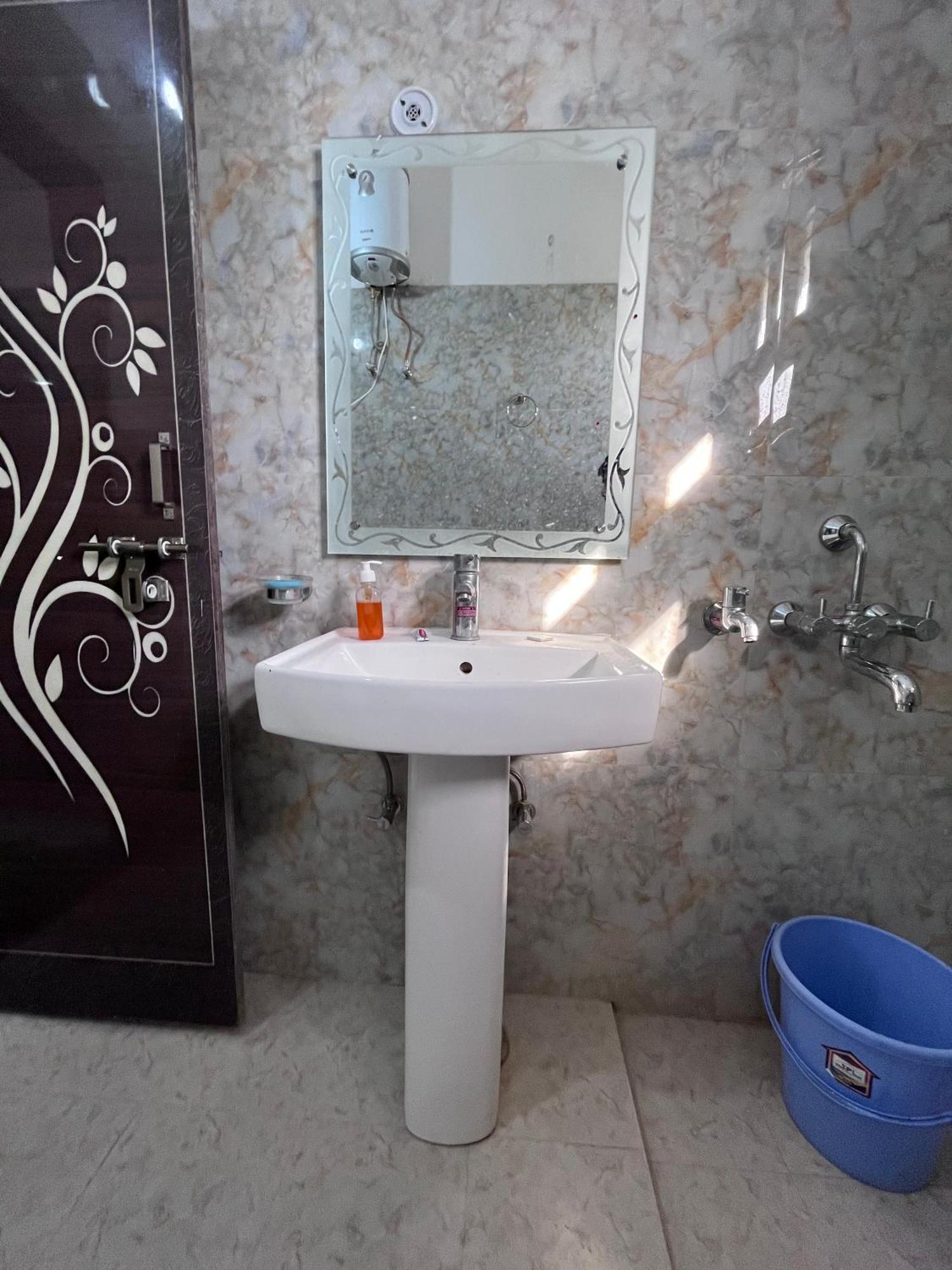 Mangalam Grand Hotel Лакнау Екстериор снимка